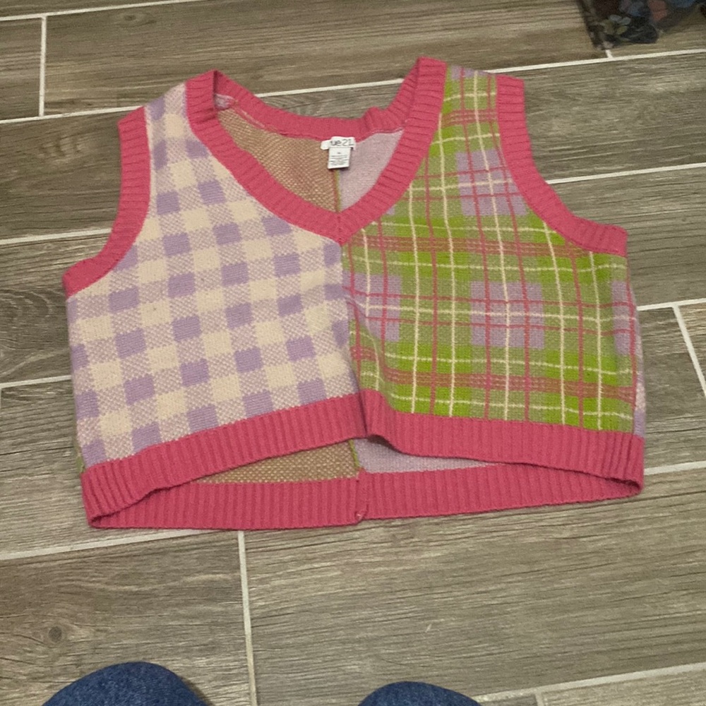 Cropped sweater vest